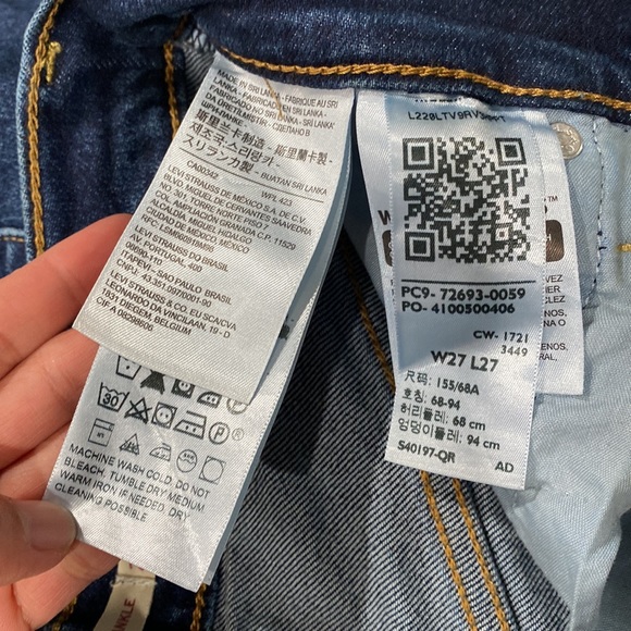 Levi's® highest high rise yet. The Ribcage Jean—with its soaring 12-inch rise,27 - Picture 6 of 10